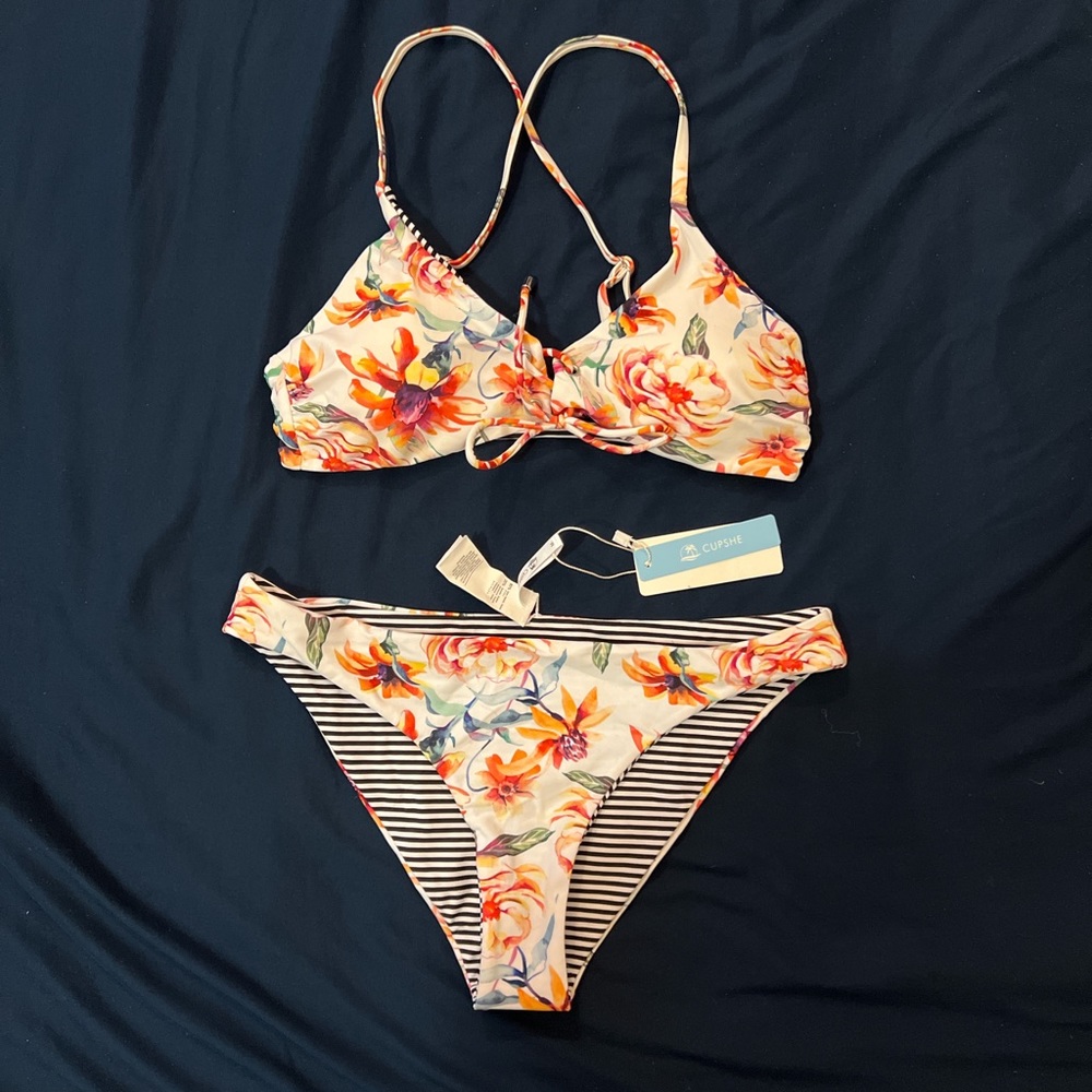 New Medium Cupshe floral / striped reversible bikini!